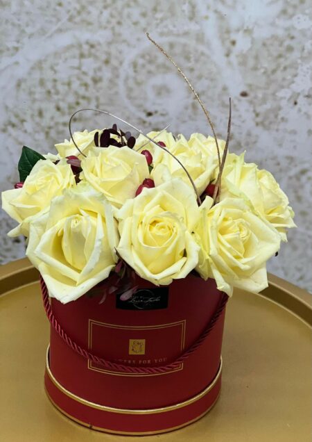White Roses  in hat box - Image 2